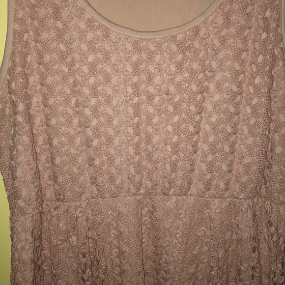 XL salmon/peach lace material dress - Picture 3 of 3